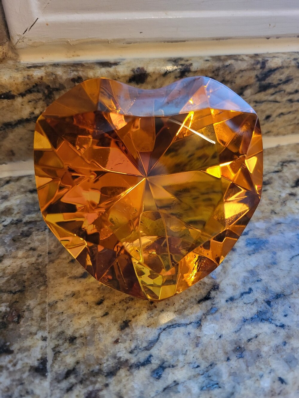 VTG. Citrine 3 x 3 Inch Heart Shaped Glass Art Figurine